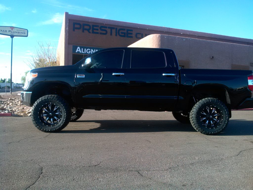2015 TOYOTA TUNDRA 4X4 WITH ROUGH COUNTRY 6 LIFT KIT AND FUEL THROTTLES